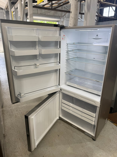 Factory second Fisher & Paykel 494 L Bottom Mount Refrigerator – Stainless Steel (RF522BLPX6)